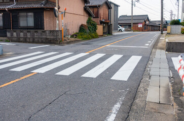 日本で撮影した横断歩道の写真。無人。