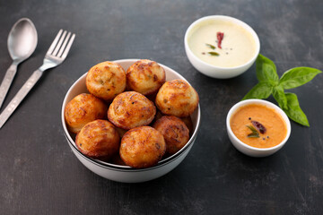 Paniyaram, Kuzhi paniyaram Gunta ponganalu paddu, guliyappa made of black lentils and rice deep fried snack or breakfast vegan vegetarian South Indian Kerala Tamil Nadu Karnataka Sri Lanka Lankan food