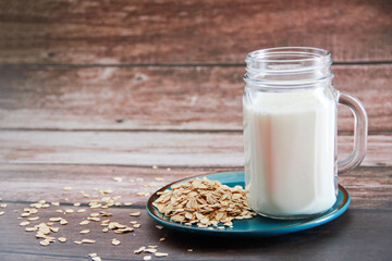 diet kefir in a glass mug and oat flakes