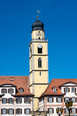 Fototapeta na wymiar Glockenturm des Münsters in Bad Mergentheim