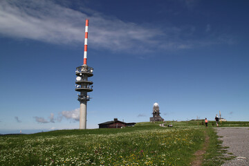Obraz premium Ein Sendemast auf dem Feldberg