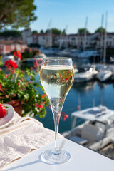 Obraz premium Summer party, pouring of French champagne sparkling wine in glasses in yacht harbour of Port Grimaud near Saint-Tropez, French Riviera vacation, France