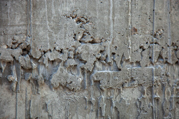 Wall texture in projected concrete that made some overhangs.