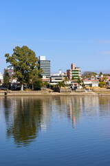 Obraz premium Lago San Roque y ciudad de Villa Carlos Paz