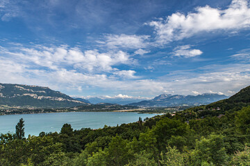 Bourdeau (Savoie, France) - Point de vue sur le lac du Bourget et les alpes depuis le tunnel du Chat