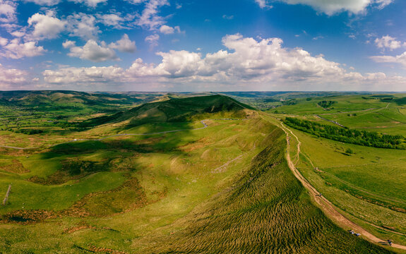 drone-view-of-winnats-pass-peak-district-national-park-england-uk
