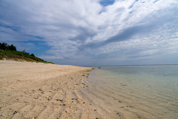沖縄の瀬底島、水納島、伊江島周辺のビーチのドローン空撮写真