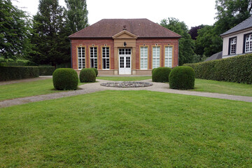Fototapeta na wymiar Orangerie im Schlosspark von Schloss Rheda