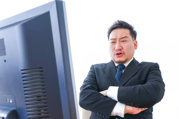 怒るビジネスパーソン
