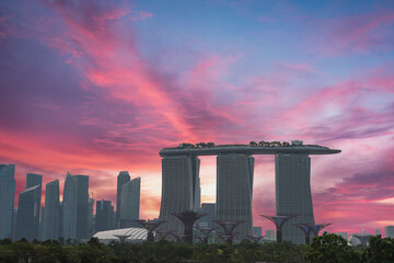 Fototapeta premium Singapore skyline with urban buildings
