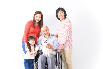 幸せな家族の集合写真