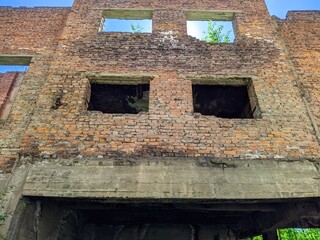 ruined and old building outside view in the daytime.