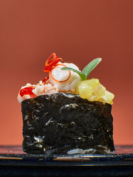 asian cusine food japanese sushi gunkan