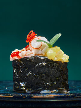 asian cusine food japanese sushi gunkan