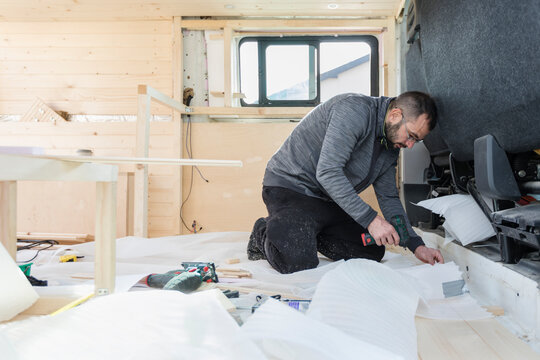 Building Floor in Campervan