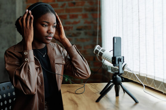 Speaker starting broadcasting 