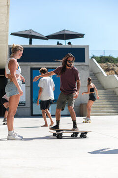 Technics explained during surf skate lesson