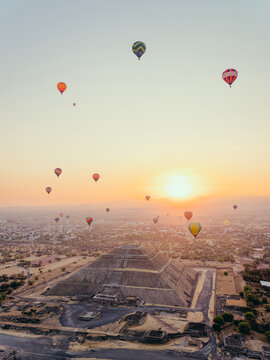 Hot Air Balloon ride over the Aztec pyramids of Teotihuacan 