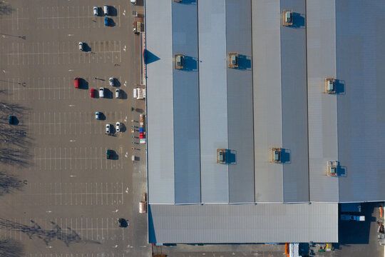 parking near the supermarket

