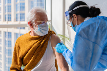 Elder gentleman getting vaccinated.