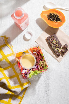 Healthy salad to go 