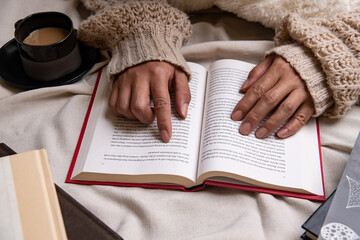Naklejka premium reading a book in bed