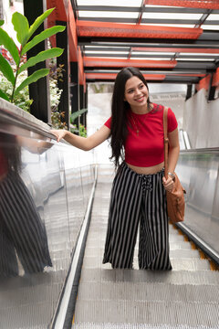 Latin lady goes shopping