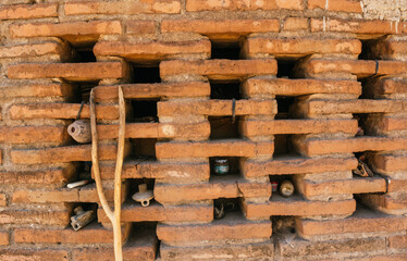 pared de casa de adobe en sinaloa , casa rural echa con materiales de ladrillo y adobe