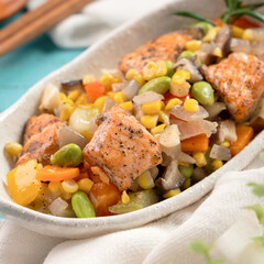Fresh salmon cube with stir-fried mixed vegetables.