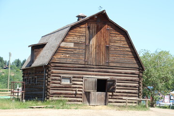 Fototapeta na wymiar Old Barn, Fort Edmonton Park, Edmonton, Alberta