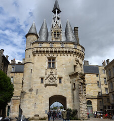 Fototapeta na wymiar La porte Cailhau Bordeaux