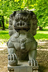 Chinese statue depicting a lion