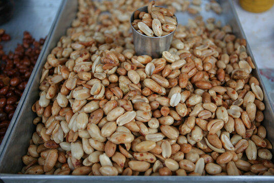 fried peanuts street food
