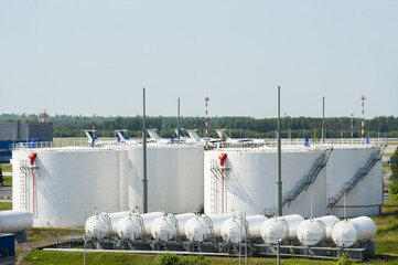 Aviation fuel storage for aircraft at the airport