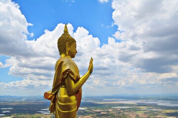 golden buddha statue