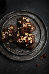 mini cakes brownies au chocolat et noisettes