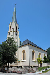 Fototapeta na wymiar Kirche in Partenkirchen