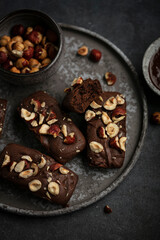 mini cakes brownies au chocolat et noisettes