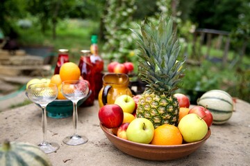 Coupe de fruit - ananas pomme orange agrume - repas aliment conception vitamine