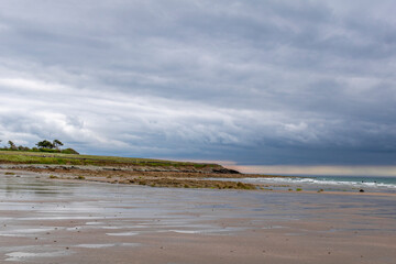 Fototapeta na wymiar View of the beach. Landscape of Ireland. 