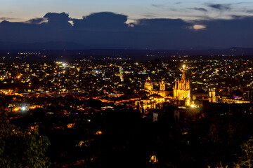 San Miguel de Allende was founded in 1542 in the cool highlands and is a city where Hispanic culture and Mesoamerican culture are in harmony.