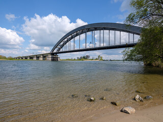 De Kuilenburgse spoorbrug over de Lek bij Culemborg