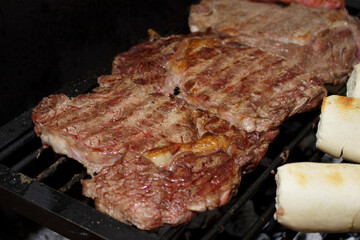 Barbecue of grilled ancho steak accompanied by grilled meat.