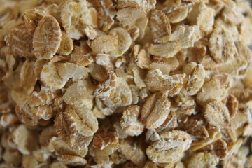 Très gros plan sur un tas de flocons d'avoine.