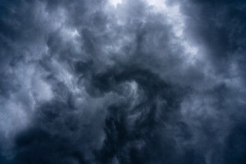 Obraz na płótnie Canvas Dramatic stormy sky with beautiful cloud at sundown before the rain
