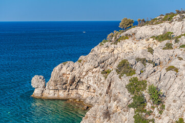 Steilküste auf der griechischen Insel Rhodos