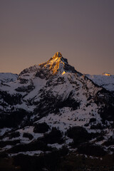 Wundervoller Sonnenaufgang im Kanton Glarus. Toller Ausblick auf den Walensee.
