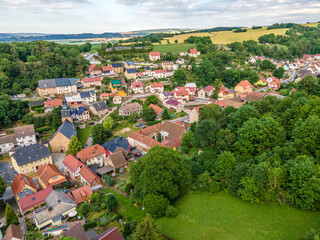 Obraz premium Könitz, a charming village in Thuringia, is rich in history and culture. Nestled in the picturesque landscape at the foot of the Thuringian Slate Mountains