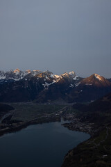 Wundervoller Sonnenaufgang im Kanton Glarus. Toller Ausblick auf den Walensee.