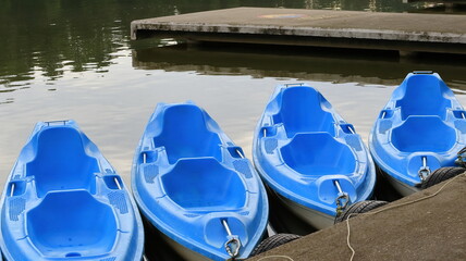 kajaki, blue canoes